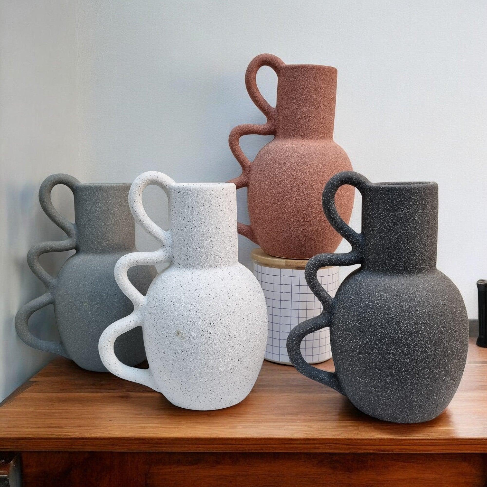 Minimalist View Finish Wavy Vase